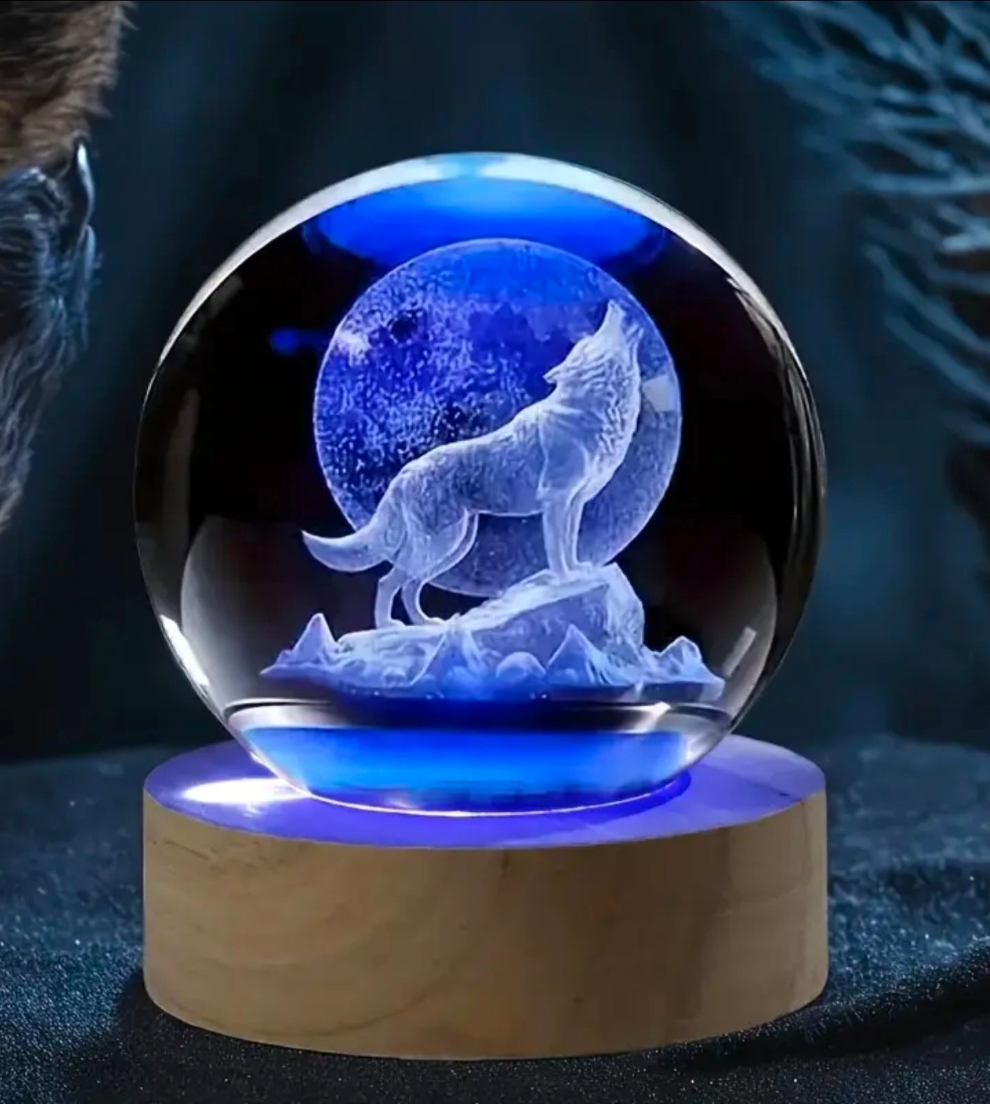 Striking 3D Wolf Howl Night Light with Purple Glow